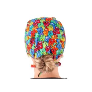 Cepure ķirurģiska, ar zīmētiem krāsainiem kaķiem